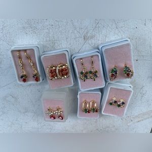 I’m selling gold earrings I have a lot of designs